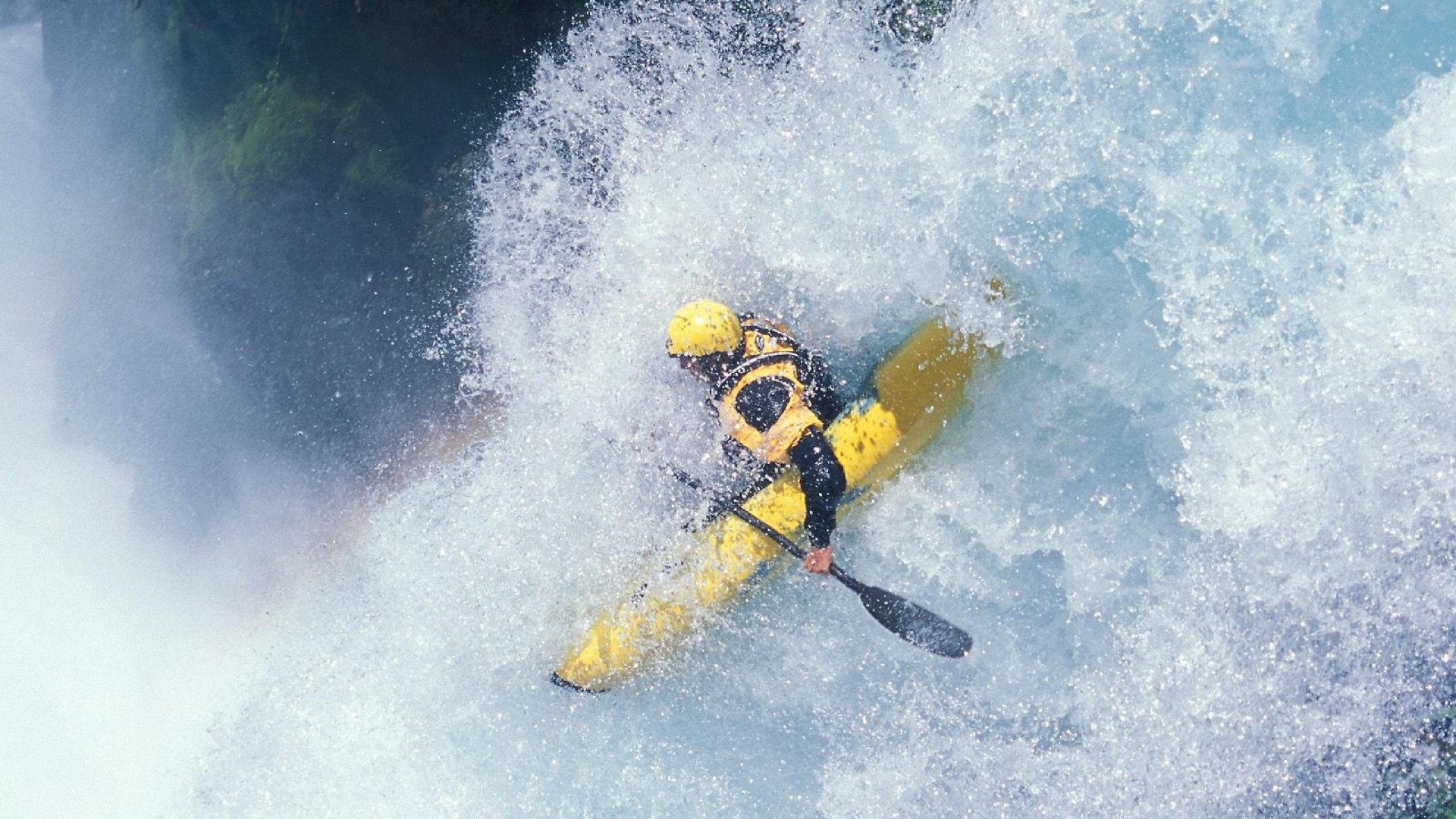 中甲联赛“龙江德比”黑龙江冰城主场力克延边龙鼎 球迷看台红旗飘扬